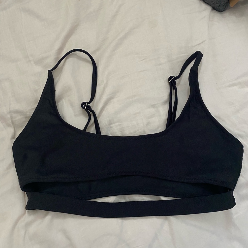 Cute bikini top!!